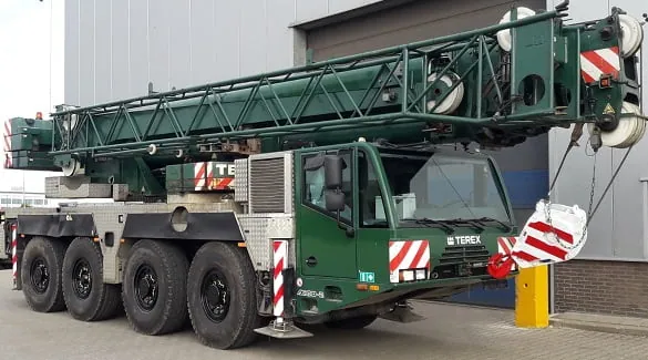 Terex Demag AC 80-2, vue de la flèche télescopique et de la fléchette repliée
