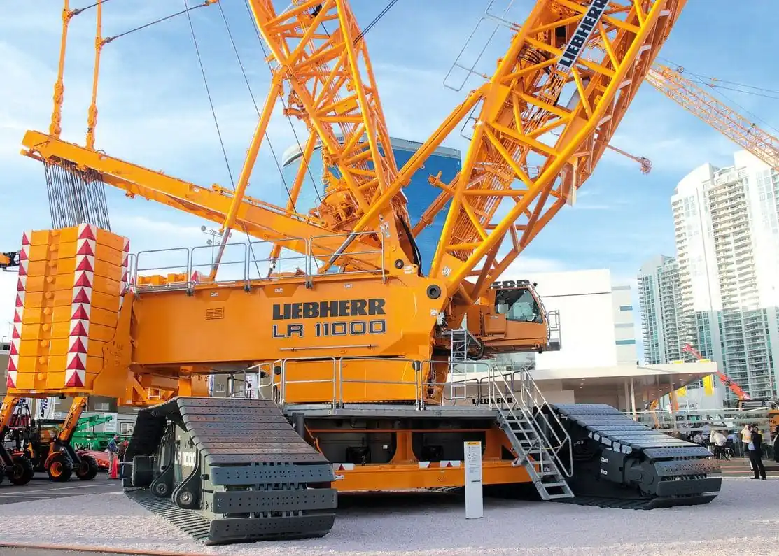 Liebherr LR 11000 : Une grue sur chenilles révolutionnaire et puissante